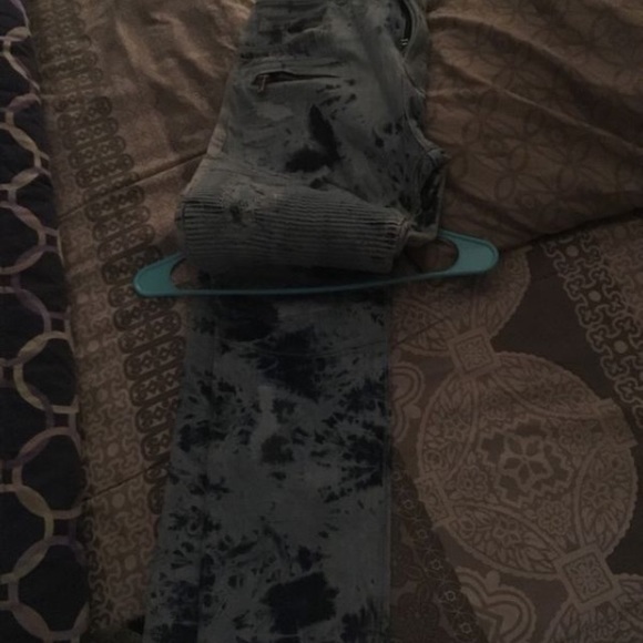 Damati - Picture 2 of 2